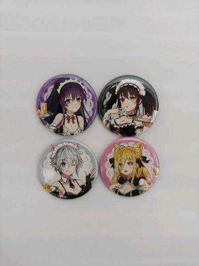 六喰吧唧徽章收到手后立马拍了图片，实物非常美丽，拍出来的图片很惊艳，很好出片，商品包装的也是非常的恰到好处，很舍得给泡沫纸打包非常很到位，多出点 太喜欢了，工艺很完美，很给力很到位！