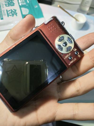 作为一名复古相机爱好者，一直想入手几款不同型号的CCD，对比多家平台后，最终选择在挖煤姬下单了心仪已久的机型，整个购物体验堪称满分！
下单前我心里满是忐忑，毕竟是海淘相机，担心成色不符、运输破损或是清关麻烦。没想到客服的服务完全打消了我的顾虑，无论是询问机身磨损程度...