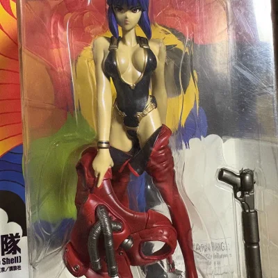 这次还是走的海运到了一些攻壳机动队的玩具 海运这次15天到上海 交了税第二天就拿到手了 挖煤姬包的还是不错里面填充物很多 东西成色不错 希望保持