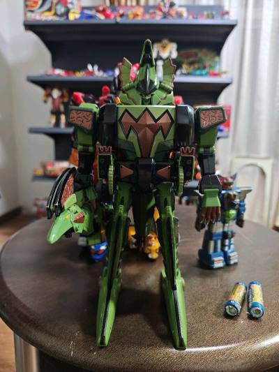 暴龙战队！我的最爱！小时候最喜欢的一部战队，里面的医生太帅了，很迷人的反派，感谢挖煤姬让我买到丛林限定杀手王，我爱挖煤姬