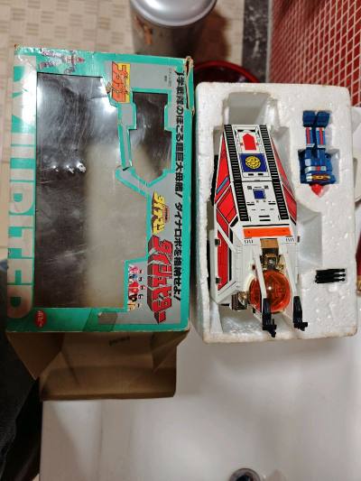 这次买的是扭蛋还有一个古老战队，科学战队，这个飞船保存的很好，成色很新，白色也没发黄，感谢挖煤姬让我淘到好货