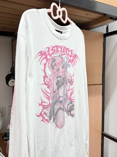 第n次在挖煤姬淘日牌衣服，平台自动翻译超贴心，卖家标注的面料细节、磨损情况都看得明明白白，完全不用怕语言障碍。下单用支付宝付款秒完成，还能和之前买的毛绒合单发货，运费分摊下来特别划算。会一直回购！