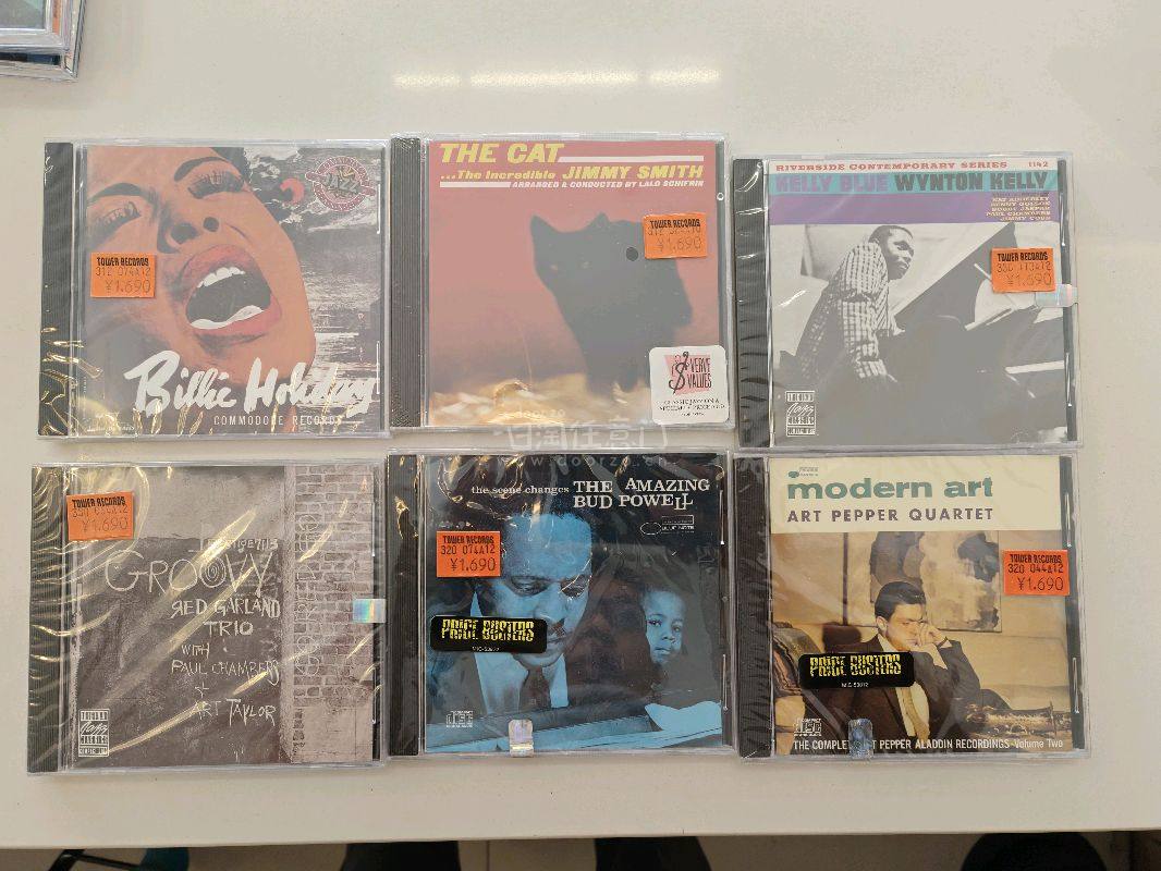 还是走的海运，这批是一个卖家出的，30多张，有拆封和未拆封，基本都是美国早期版的，部分日版，基本都是名盘，盘面都很好，一起运输没怎么加固，到手只有两张外壳裂了点，还是很不错，性价比满满的一单。