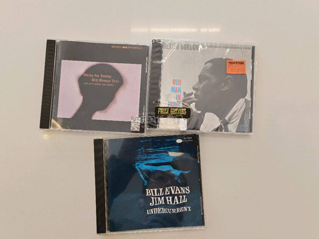 还是走的海运，这批是一个卖家出的，30多张，有拆封和未拆封，基本都是美国早期版的，部分日版，基本都是名盘，盘面都很好，一起运输没怎么加固，到手只有两张外壳裂了点，还是很不错，性价比满满的一单。