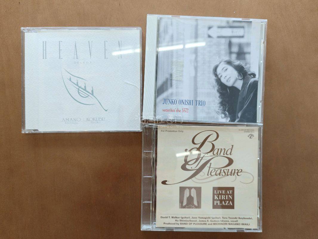 还是走的海运，这批是一个卖家出的，30多张，有拆封和未拆封，基本都是美国早期版的，部分日版，基本都是名盘，盘面都很好，一起运输没怎么加固，到手只有两张外壳裂了点，还是很不错，性价比满满的一单。