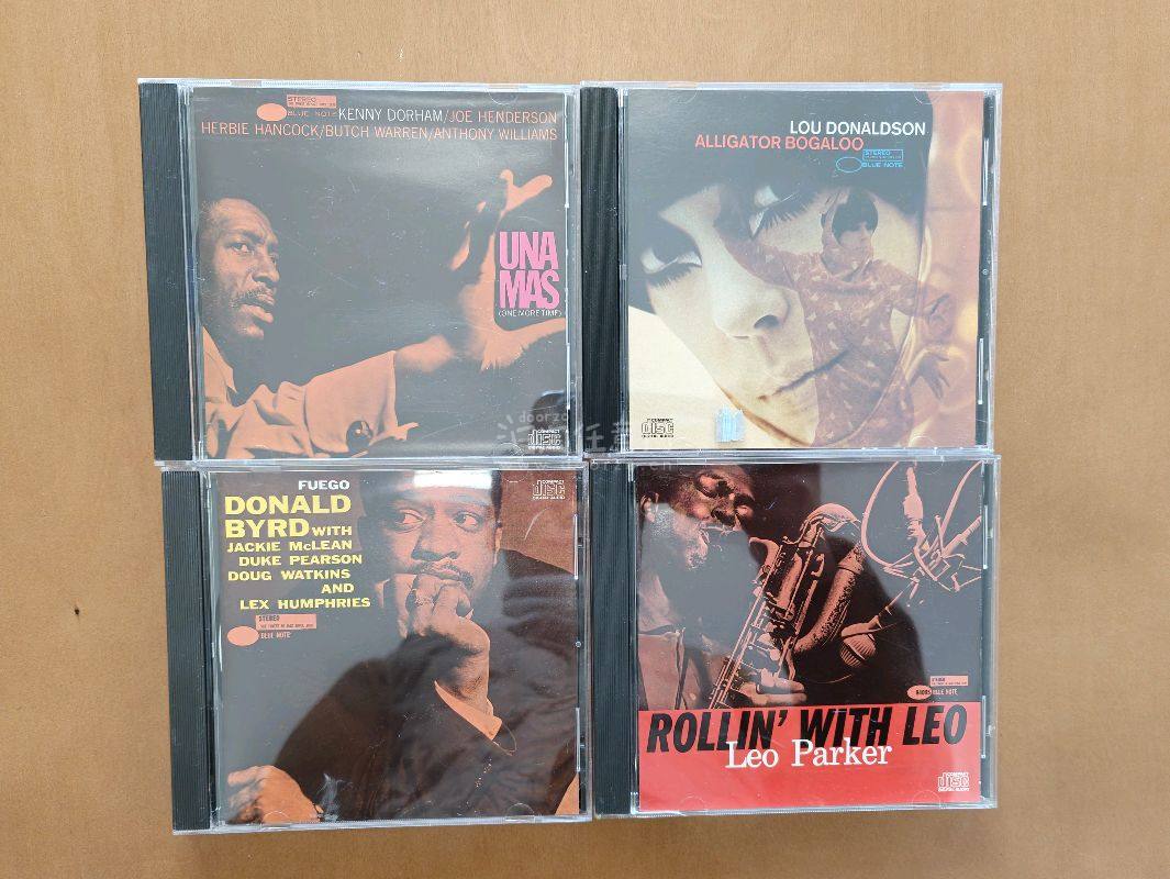 还是走的海运，这批是一个卖家出的，30多张，有拆封和未拆封，基本都是美国早期版的，部分日版，基本都是名盘，盘面都很好，一起运输没怎么加固，到手只有两张外壳裂了点，还是很不错，性价比满满的一单。