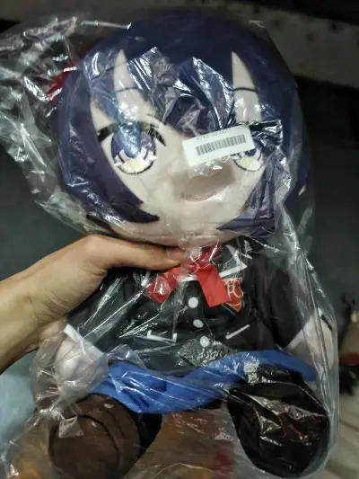 此娃娃来自约会大作战十香角色 收到手后立马拍了图片，实物非常美丽，拍出来的图片很惊艳，很好出片，商品包装的也是非常的恰到好处，很舍得给泡沫纸打包非常很到位，多出点 太喜欢了，工艺很完美，很给力很到位！