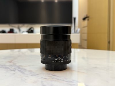 这个镜头非常有名，虽然不便宜，但是比较稀少，能买到真的很开心，虽然成色一般，但是也能接受，也不贵，快递还是竹蜻蜓，包装很好，没有磕碰