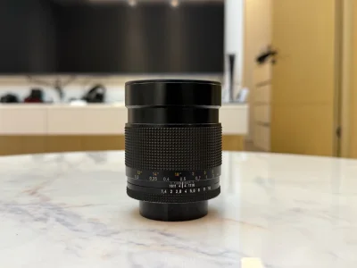 这个镜头非常有名，虽然不便宜，但是比较稀少，能买到真的很开心，虽然成色一般，但是也能接受，也不贵，快递还是竹蜻蜓，包装很好，没有磕碰