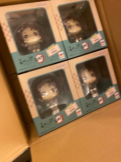 买到了非常可爱的手办，很好价，物流很快打包的也很好，用泡沫纸填充了做了防撞，纸箱很厚安全感满满！积分还可以抵扣运费很划算，特别友好的软件！期待下次开箱