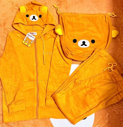 被这只玩偶狠狠治愈了！软乎乎的触感让人一抱就舍不得松手，保暖又亲肤，晚上抱着睡觉安全感满满。造型设计可爱到犯规，细节还原度超高，五官精致无违和感。价格比同类型产品划算太多，买大送小的活动超良心，性价比直接拉满。客服态度很好，咨询问题秒回复，收到货没有任何瑕疵，绝对是...