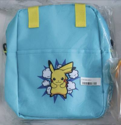 这次的包裹里有我最喜欢的棕褐色涂鸦系列的文件夹，以及我最爱宝可梦剧场版【皮卡丘与可可的冒险】亚克力钥匙扣，都以不错的价格买到，挖煤姬秒切速度快，让人安心，很棒！