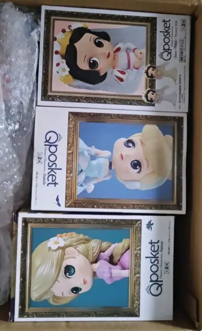 在挖煤姬上买的第三十二弹终于来了，这一单隔了好久。里面基本都是qposket迪士尼公主的经典款式，是最初发行的版本，比较稀少，特别是爱丽儿公主异色版本。在挖煤姬上蹲守很久才买到，竹蜻蜓运回来，效率很高。