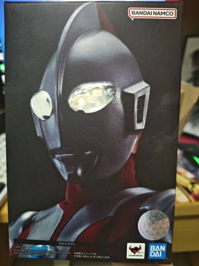 记得初代真骨雕的第一次发售是22年或者23年的时候，只可惜当时的自己没时间也没财力去关注和订购，如今在挖煤姬店雅虎日拍上四张的价格完美捡漏初代真骨雕，而且最让我意外的是这只初版的初代居然并没有溶漆的通病，真的是一份送给以前的自己的完美礼物