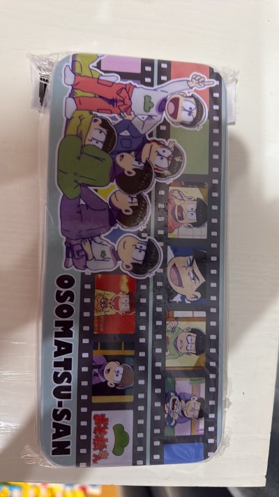 这次买到了一个特别可爱的笔盒，特别好看，童年的记忆瞬间被拉回，还买到了好看的米花兔，喜欢的不得了呀，开心