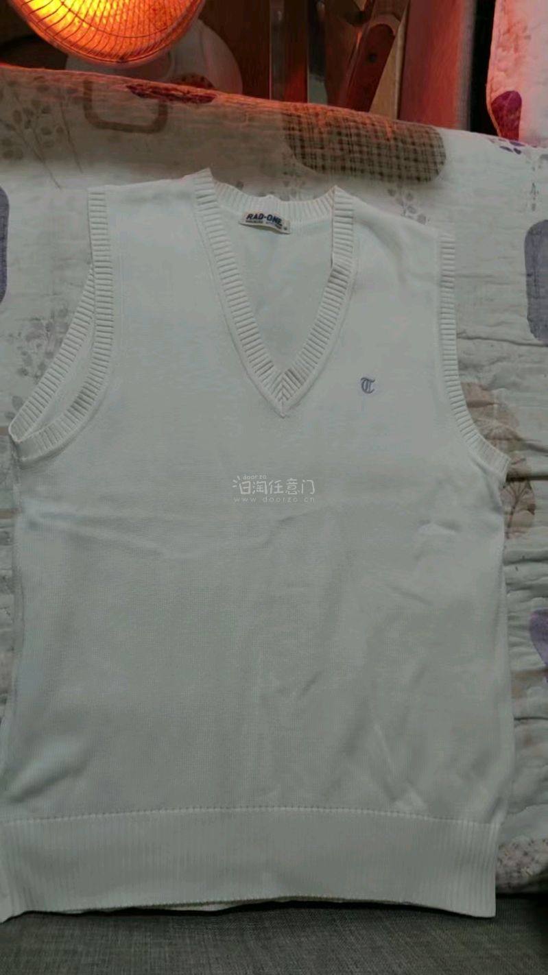 这次在挖煤姬切到啦制服马甲、领结、水手服
价格相比于国内非常的划算！衣服状态也很好，物流速度很快！客服回复非常及时(❁´◡`❁)*✲ﾟ*
马甲搭配制服超美丽❤️很棒的一次购物体验