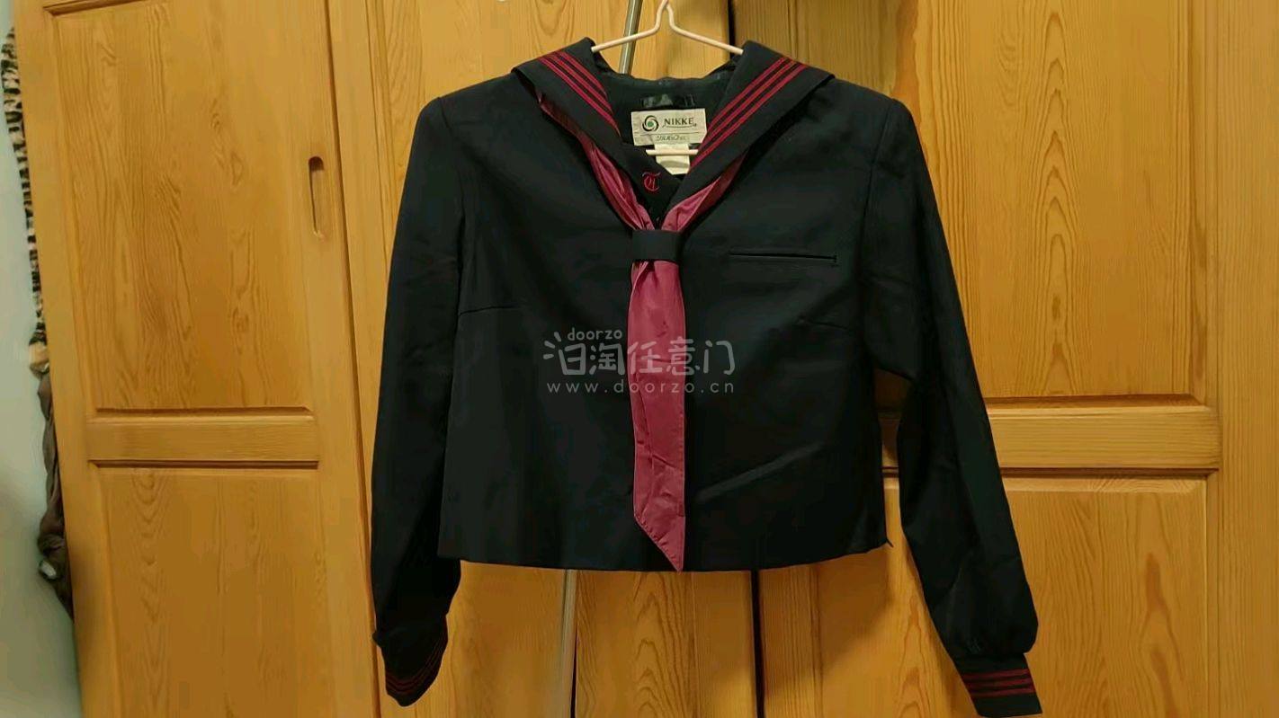 这次在挖煤姬切到啦制服马甲、领结、水手服
价格相比于国内非常的划算！衣服状态也很好，物流速度很快！客服回复非常及时(❁´◡`❁)*✲ﾟ*
马甲搭配制服超美丽❤️很棒的一次购物体验