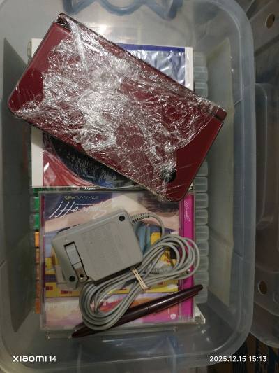 这次购买的是任天堂ndsill大红色机子到货了，包装运输都不错没有问题，机子进系统可以正常运行，品相还行稍微有一点黄屏，东西整套很齐全是一次爽快的交易。