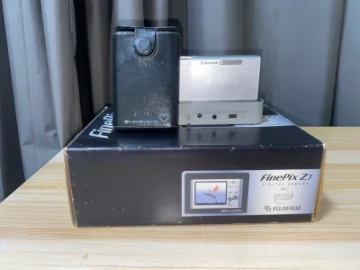 在挖煤姬切的c拍立得成色很新，功能完好，物流速度快，包装严实没磕碰，性价比超高，太满意啦！收到之后就去旅游拍照啦