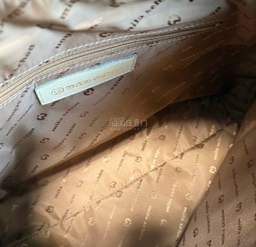 太好啦！这次挖煤姬的购物体验依然满分～ ? 包包能买到和卖家展示一致且价格实惠的，真的是挖宝成功！✨
?包包
拿到实物都惊呆了，质量好好，皮质摸起来特别好，实物与卖家展示完全一致，色准无差，性价比超高！
?物流再给力
可追踪小航空件保持稳定速度，国际物流中算是“闪电...