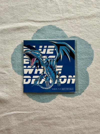 已经不记得在挖煤姬买了多少单了，每次都充满惊喜，这次买了很特别的青眼白龙贴纸，活动特典，非常难买到，而且还淘到了非常罕见的游戏王拼图，哈哈哈，属实是活久见了，这个图是很少见的，而且保存非常完好，可以怒赞一波了！