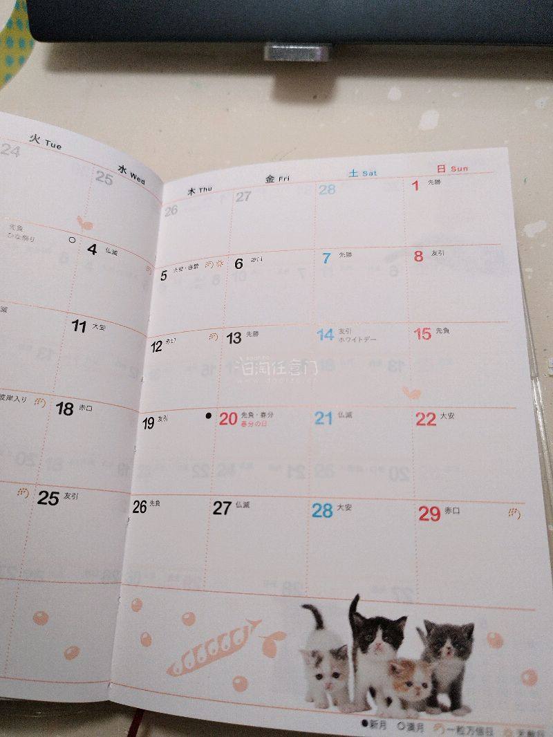 在挖煤姬APP的购物体验太让人满意了！首先夸夸产品，企鹅小印章超级治愈，天鹅日期印章的细节非常清晰，章面顺滑，印出来的图案清晰漂亮。本子胶带和便签也很喜欢。 最想点赞的是物流速度！本以为跨境物流需要等很久，没想到打包得特别仔细，里外都有气泡膜保护，盒子完好无损，物流...