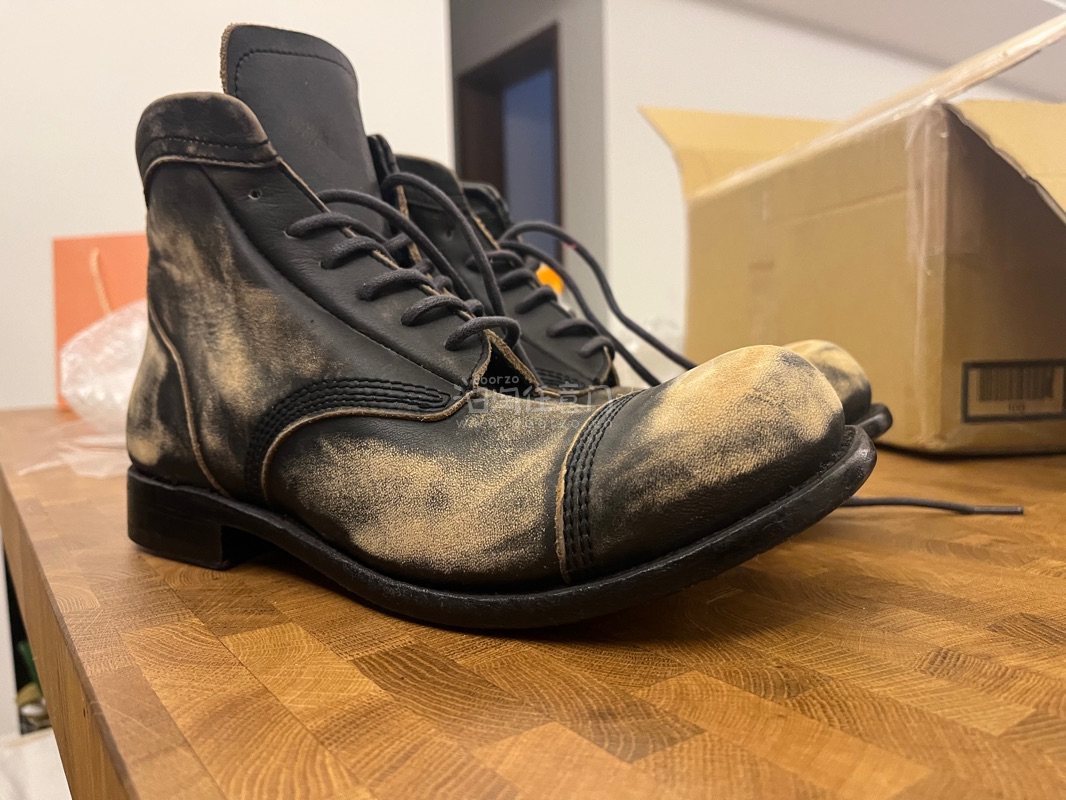 ENHAM×the last conspiracy
太狂了这鞋 挖煤姬大成功700就买回来了 这皮料这工艺太喜欢了