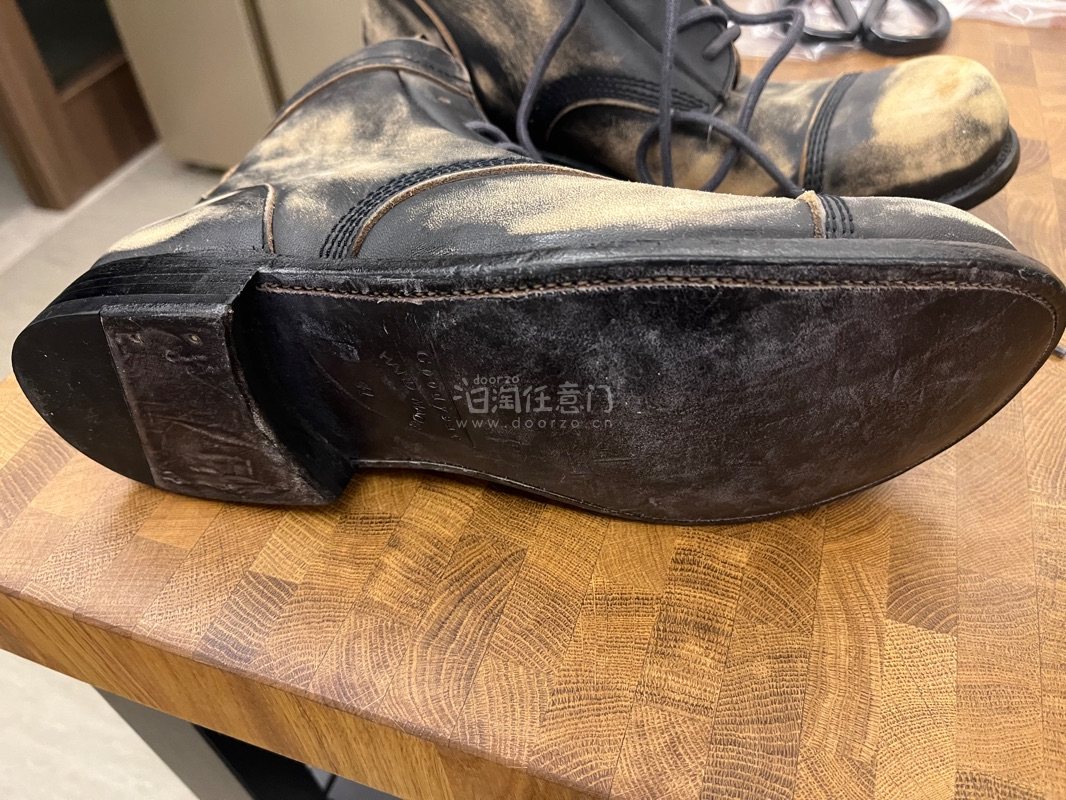 ENHAM×the last conspiracy
太狂了这鞋 挖煤姬大成功700就买回来了 这皮料这工艺太喜欢了