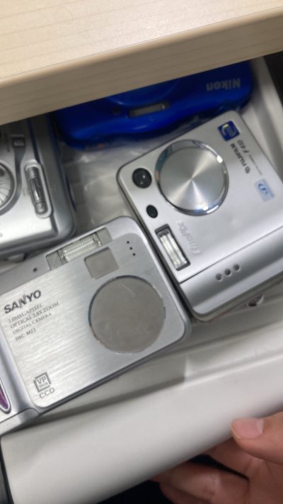 这个CCD它的质量很好，然后很鲜成色很新，然后嗯感觉比国内买的便宜大家都来买，哎呀，我感觉很棒，用起来很丝滑，嗯是找到有缘人，然后转给别人