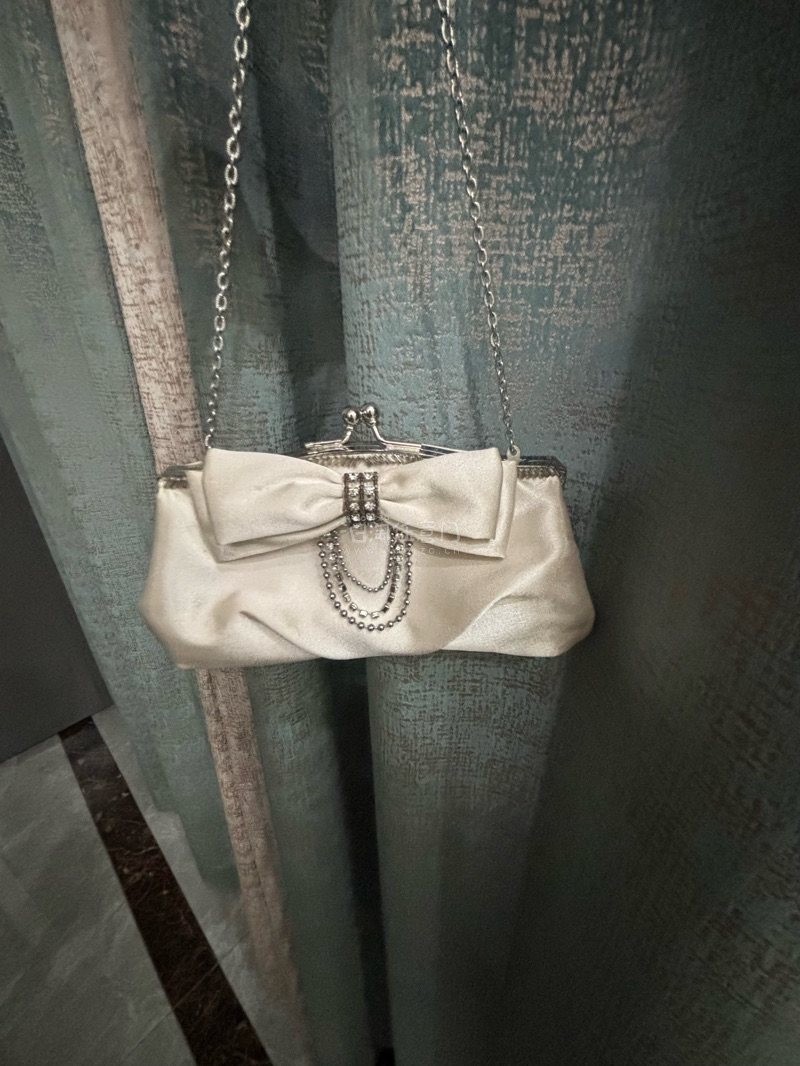 真的超級喜歡價格也很實惠，本來在用國際郵費的時候打算用竹蜻蜓的。雖然沒有，但是客服快給我處理好了，態度也特別好，真的很感謝!賣家打包的也特別好很嚴實地送到了國內，而且真的很美…購物體驗超級好。