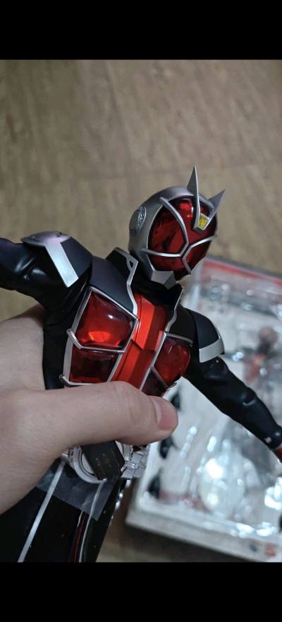  从下单到收货全程超省心！商家发货快到离谱，包裹裹得像“铠甲”一样严实， 细节狂魔狂喜！战甲刻线清晰利落，腰带、眼灯还原度百分百，素体支撑力优秀，各种经典pose轻松拿捏，无瑕疵无通病，性价比与质感双在线，五星好评闭眼冲！