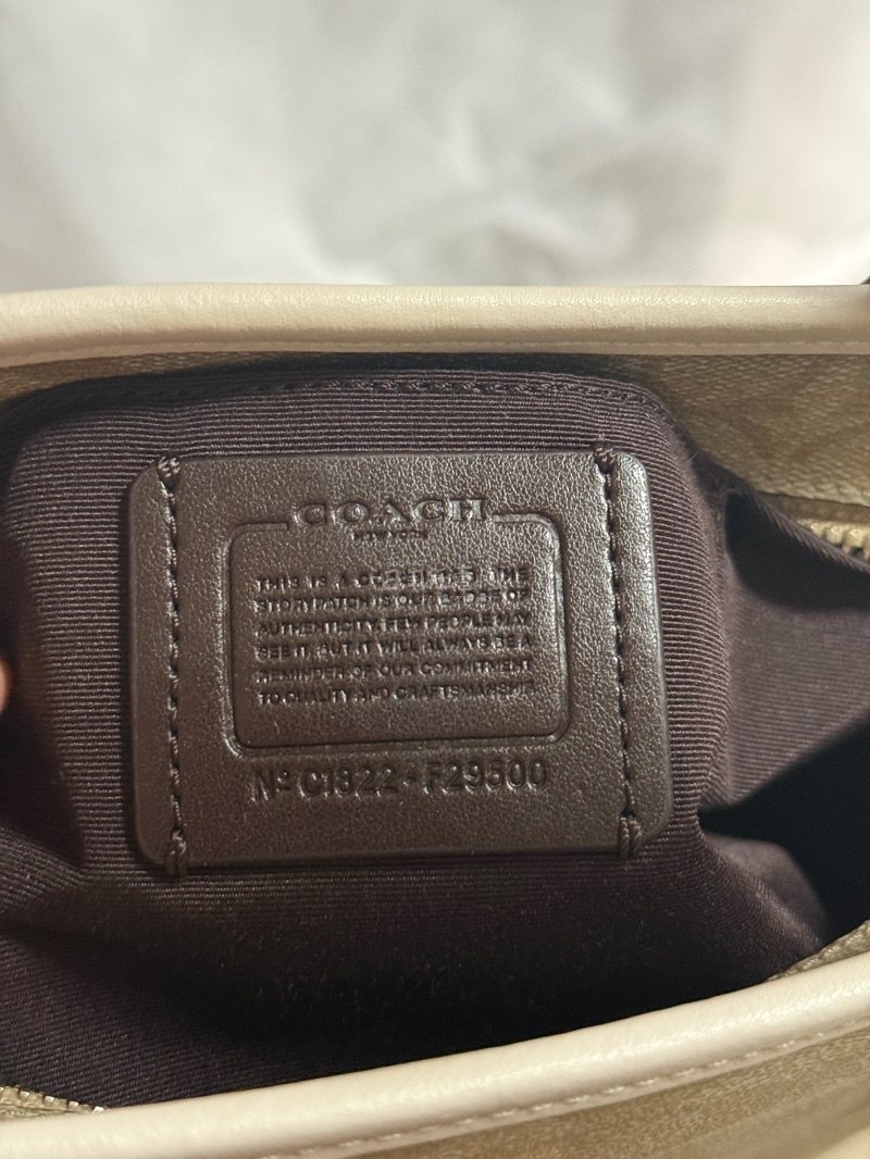 这次购物非常的开心，除了物流到货有点慢之外。然后物品跟描述的非常的相符，没有说是有瑕疵，没有描述出来本商品也是没有瑕疵的，非常的满意。比之前买的要好很多。感觉比较信任了，下次还会来购买的。比较推荐，比较推荐。