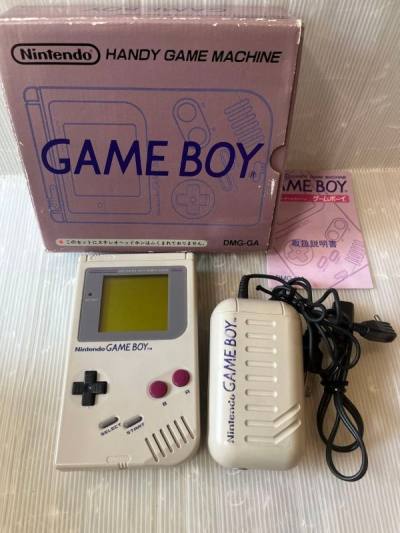 最近用「挖煤姬」APP淘到宝了！400元入手一台箱说全的Gameboy，成色新到发光！从下单到收货只用了9天，物流快得惊人。APP内嵌翻译和代购服务超省心，EMS通关顺畅，到手包裹八角尖尖，说明书和原盒都保存完好。这次日淘体验满分，怀旧党可以放心冲了！