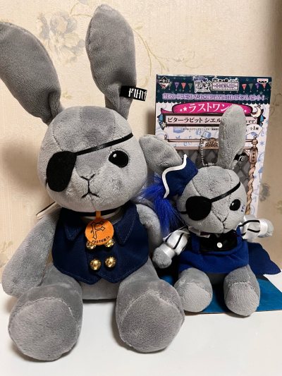 终于收到我心心念念的兔子啦?～黑执事兔子军团再添2！不枉我天天刷骏河屋，趁着骏河屋限时活动赶紧拿下，叠加上挖煤姬的优惠券还是给我省了一大笔^～^一番赏的兔子眼睛竟然还是刺绣！惊到我了，超还原了！