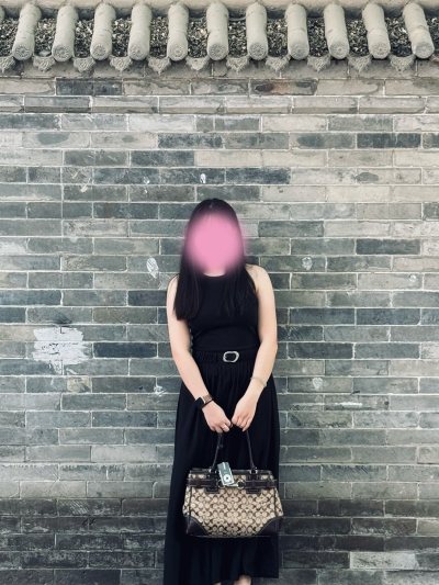 3个包包加运费分摊下价格都很划算，古着包包有不一样的美哦，就是使用的保存的时候要小心，用久了还是会有划痕的。