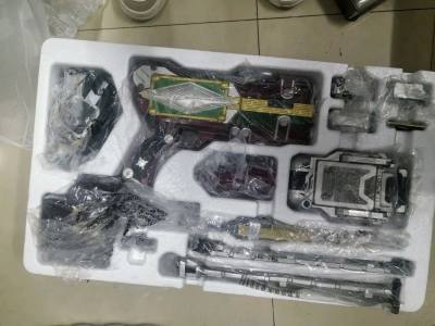 正品假面骑士腰带质感绝了！金属色涂装高级有分量，纹路和徽章细节完美还原剧中道具，UV涂层耐磨损不轻易掉漆。联动配件插拔顺畅，变身音效、必杀台词超还原，还自带经典BGM，声光同步超有沉浸感。腰带调节灵活，佩戴舒适不勒腰，不管是把玩联动还是收藏摆柜都超赞，骑士粉闭眼入，...