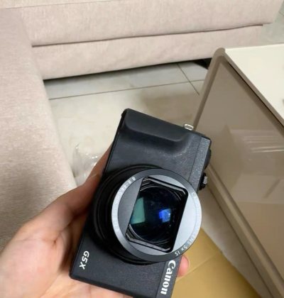 收到了，包装的很好，裹了好几层，相机打开也很干净，没有什么灰尘，已经在安心使用了，佳能系列拍照都很好看。