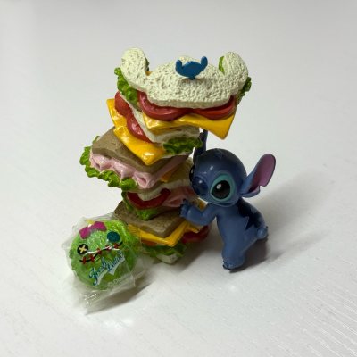 史迪仔这条真的蹲了好久，终于让我收到好价了！老绝版讲究的就是一个缘分（和手速）
希望大家都能买到自己喜欢的玩具呀～