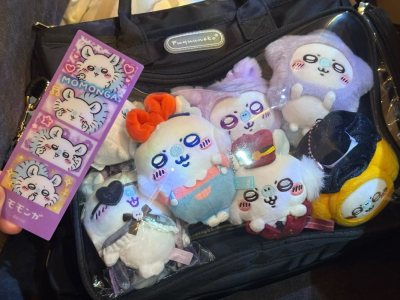 走的是小型航空 本来以为会很麻烦 但是结果也是一样的方便 每次都要夸夸挖煤姬的快递箱 质量超级无敌好 完全我的梦中情箱 每次切煤都会留着 透卡非常清透 没有因为运输损坏