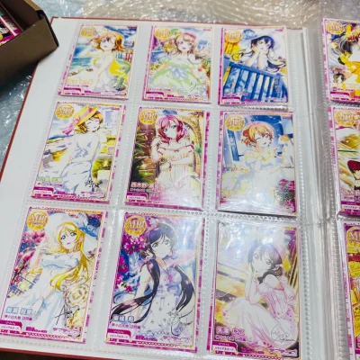 这次淘的LoveLive全套MR收藏卡也太惊喜了！从日本竞拍下单到国内收货，挖煤姬的操作流程简单到小白都能上手，合单打包更是用心到极致，卡册和卡片被泡沫纸裹了一层又一层，到手一张折痕都没有，品相完美到哭！
物流更新贼及时，一点不用蹲守查件，冷门的绝版收藏卡都能轻松淘...