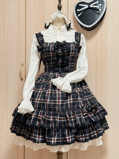 比想象的厚重的多，更适合在秋冬天穿，尺码很大非常友好，小小搭配了一下，太可爱了！！！除了素鸡有点失去弹力以外，没看到有其他瑕疵