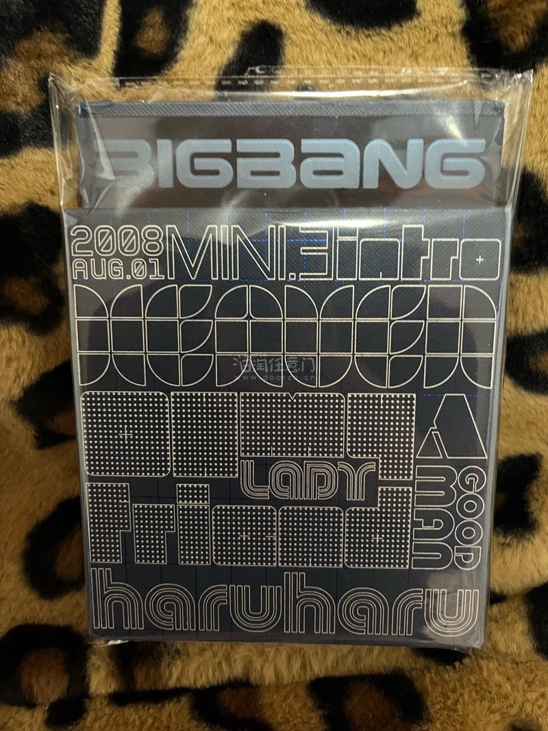 首次海淘的BIGBANG专辑终于安全到手了，心情超级激动！这次入手的是MINI3和正规二辑，两张都是经典之作。专辑包装完好，没有磕碰，物流也比预想的快。特别开心的是，内页写真清晰，CD也没有划痕，完全值得收藏。虽然是海外邮寄过来，但包装很用心，防撞措施做得很好。作为...
