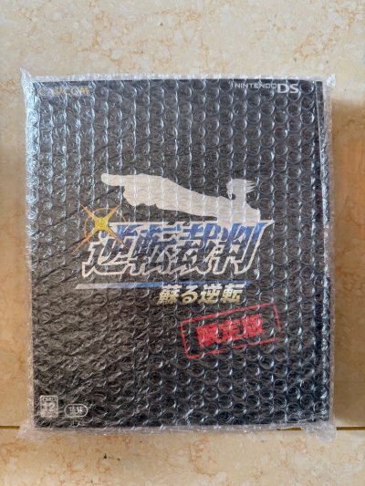 国庆休息，心血来潮想买switch的逆转裁判123限定，顺藤摸瓜也找了一些早期nds，3ds时期限定版。其中这套复苏的逆转限定版成功吸引了我。挖煤姬查找闲置商品方便，包裹邮寄回来很快，且没有被税，开箱基本满意，总体成色很好。先封存起来，以后再好好欣赏！