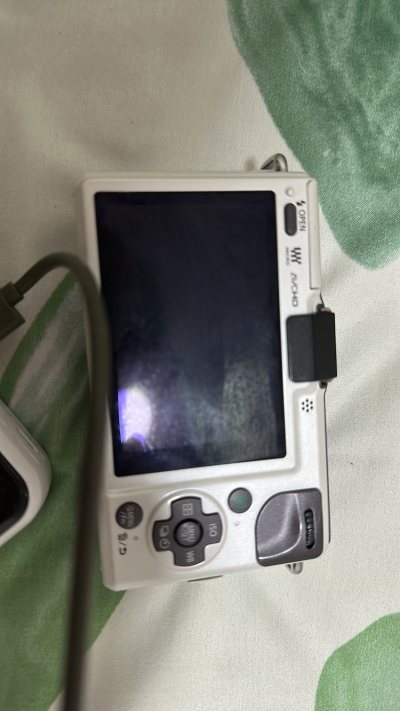 相机收到了，实物与图片完全符合，特别喜欢，是一次很好的购物体验，拥有了人生第一台相机，祝你生活愉快！