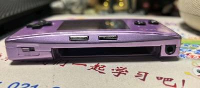 心爱的 GBM 到手无任何划痕，屏幕有点进货灰一点点梅花，电池好久没用挂了，淘了电池装上满血复活，小巧携带方便很棒。