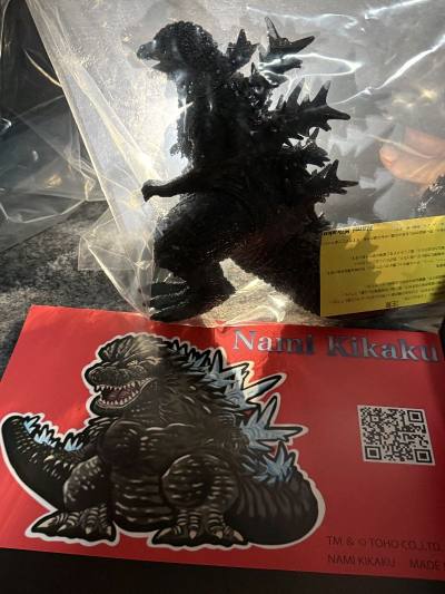 哥斯拉-1  3体！ Nami Kikaku软胶 sofvib WF 万祭2025夏限定套装！WF展会限定，蓝背！蓝透！素体！。整体比例非常可爱，收藏把玩都无敌。全部带卡，内袋齐全。（素体内袋及头卡成色不佳，但会补一个新头卡，密封袋自己换一个就行）