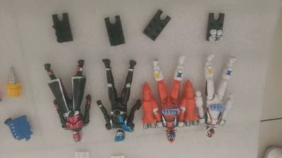 宇宙来了！假面骑士掌动X14四仔法爷登场，此套配件丰富，多余的3盒都是人气很高的角色，而且多出的四仔适合搭配开关配件摆不同造型，避免了配件丢失。