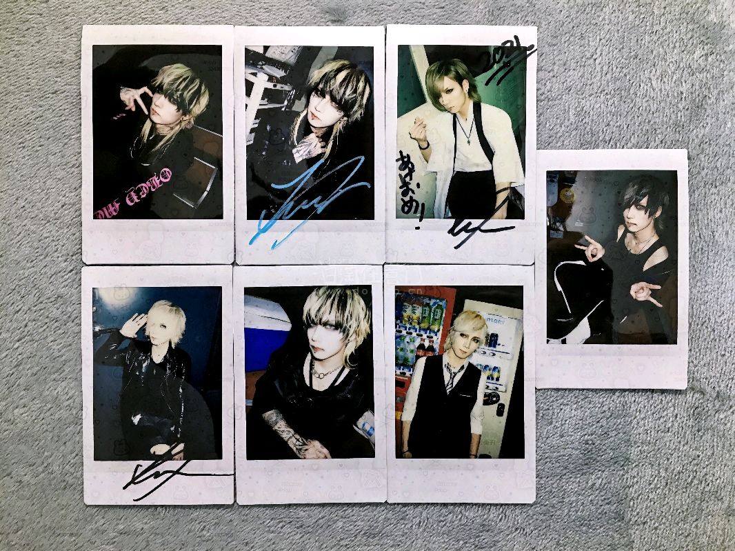 特别特别特别帅！拍不出来拍立得的美貌，实物看真的每一张都特别好看！太喜欢了呜呜呜呜，帅帅的很安心嘿嘿