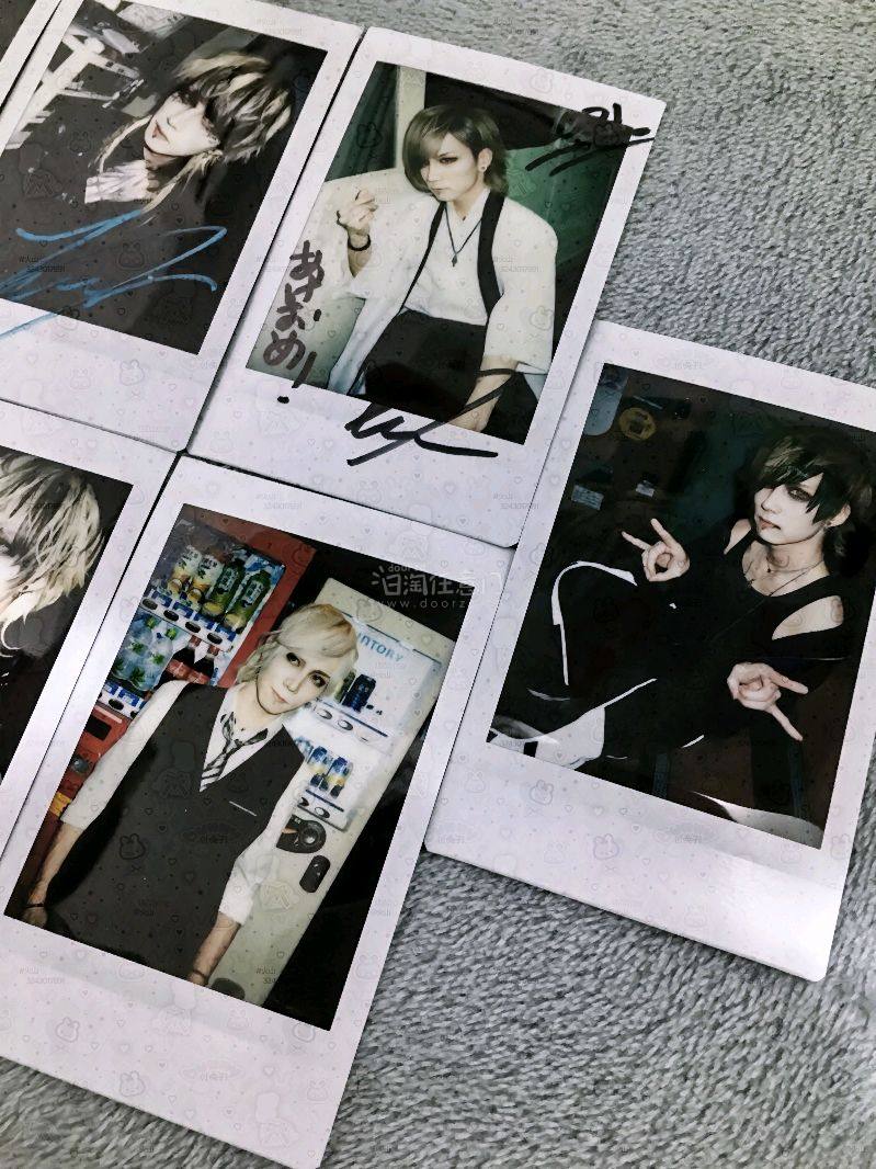 特别特别特别帅！拍不出来拍立得的美貌，实物看真的每一张都特别好看！太喜欢了呜呜呜呜，帅帅的很安心嘿嘿