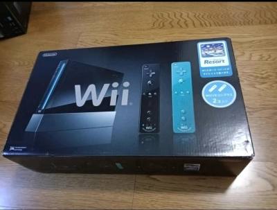 淘了个套装 wii 价格实惠就是运费贵了点涂的就是纯原装，品相还不错，测试好用带很多配件，准备和呀娃一起玩